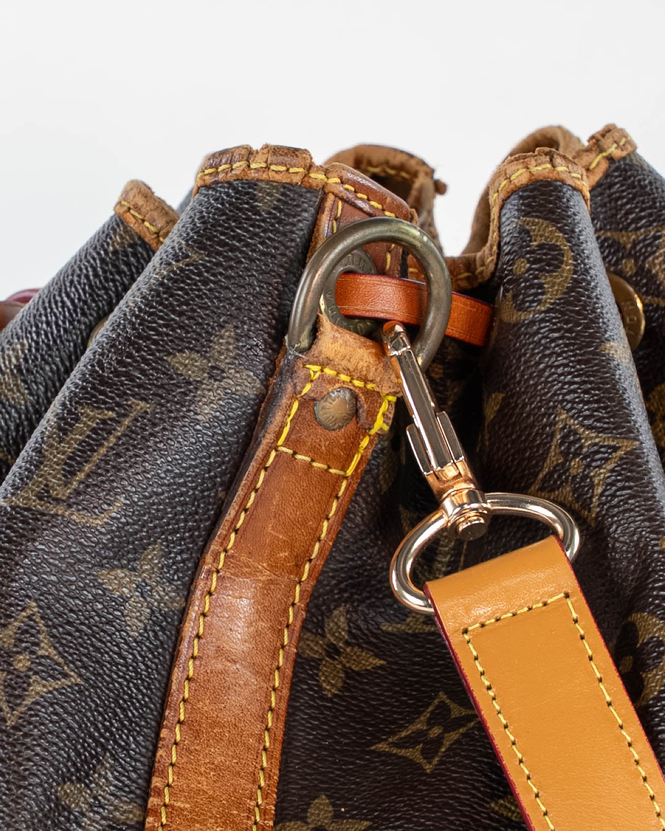 Monogrammi Noe Olkalaukku