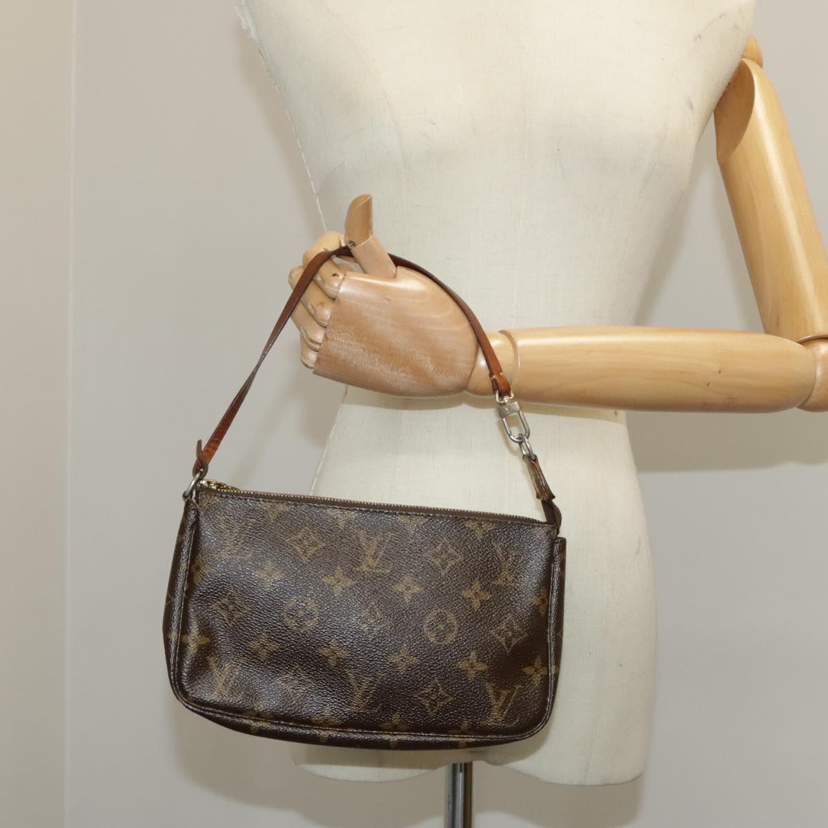Monogram Pochette Accessoires Pouch