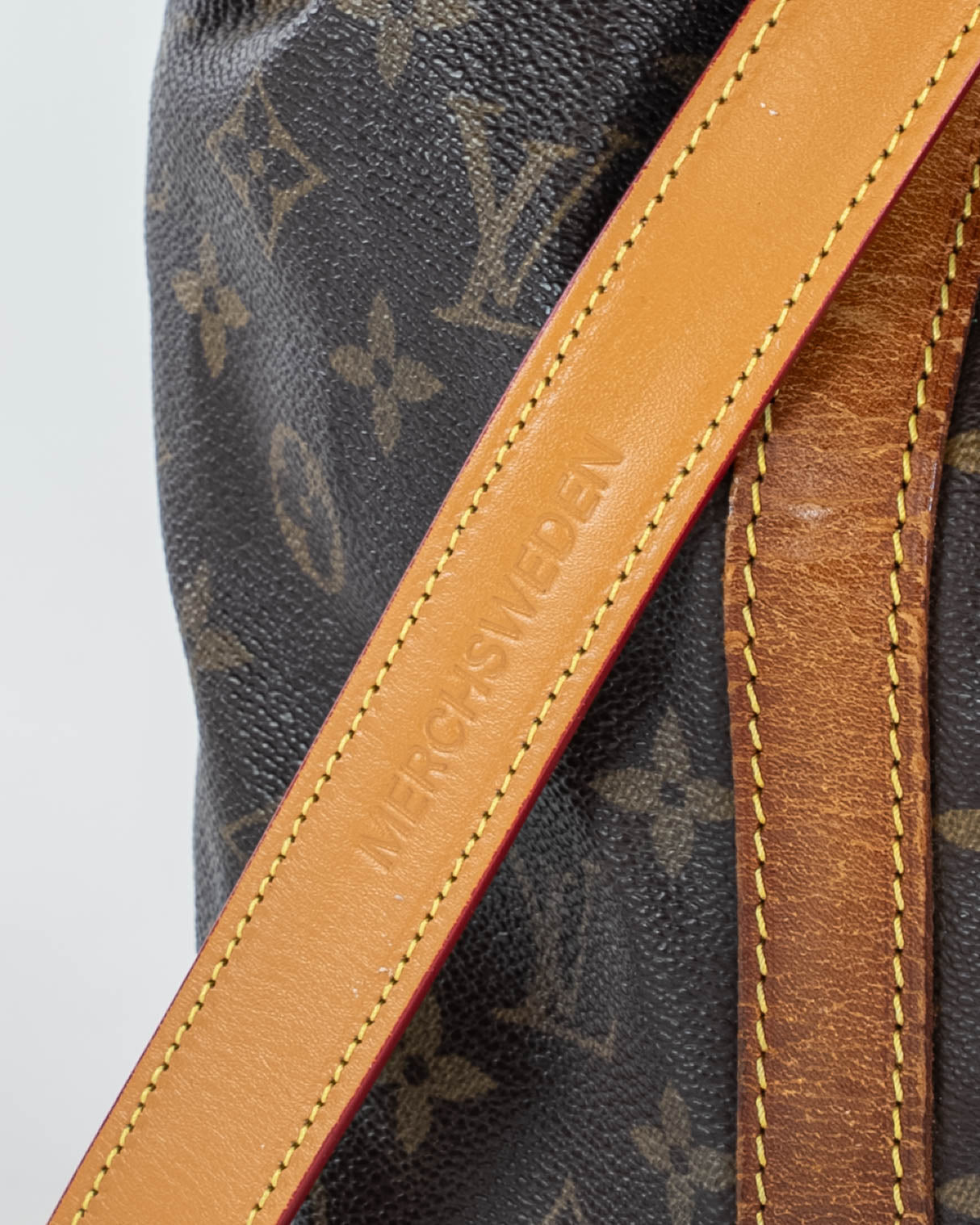 Monogrammi Noe Olkalaukku