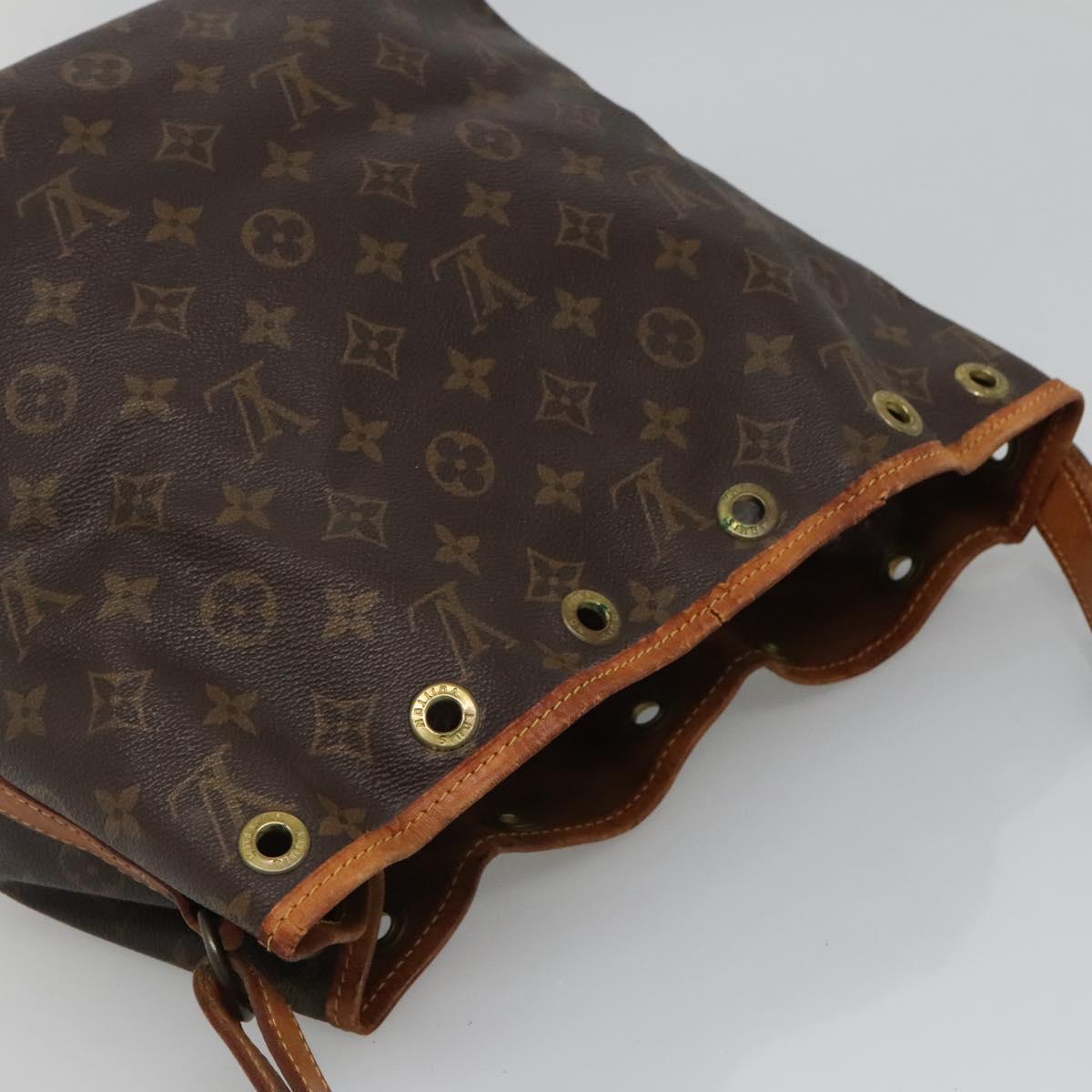 Monogrammi Petit Noe -olkalaukku