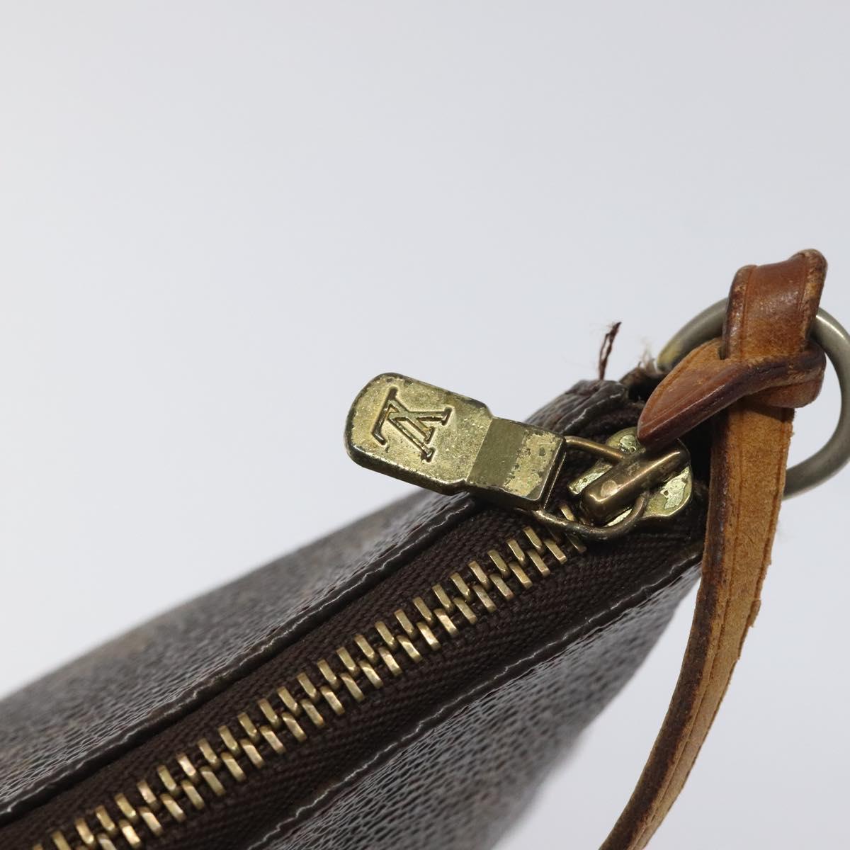 Monogram Pochette -tarvikepussi
