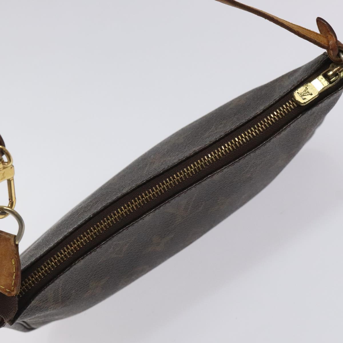 Monogram Pochette -tarvikepussi