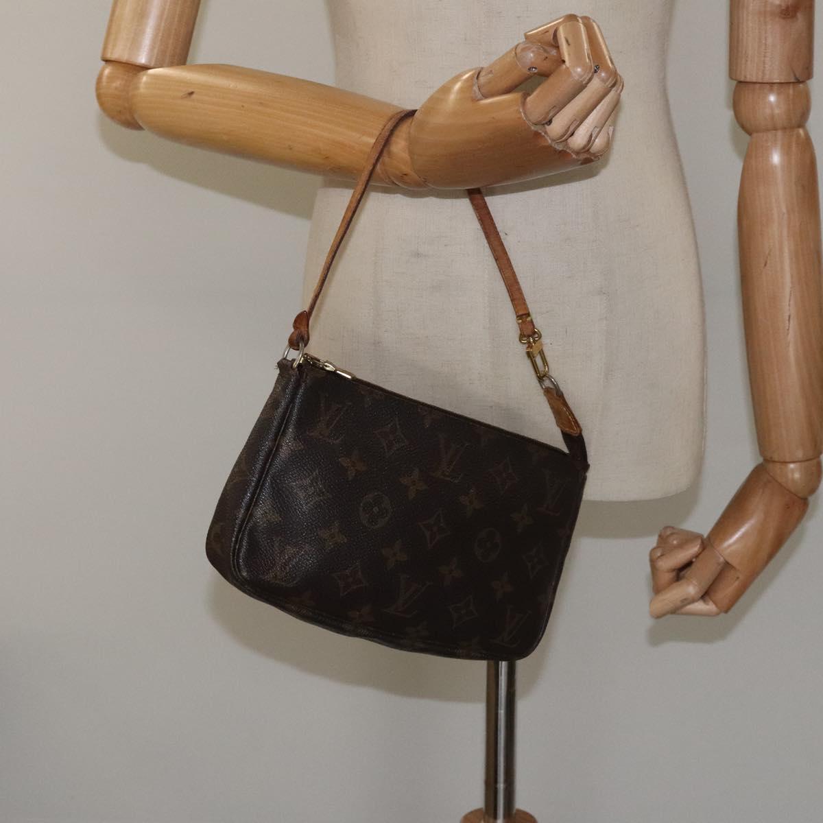 Monogram Pochette -tarvikepussi