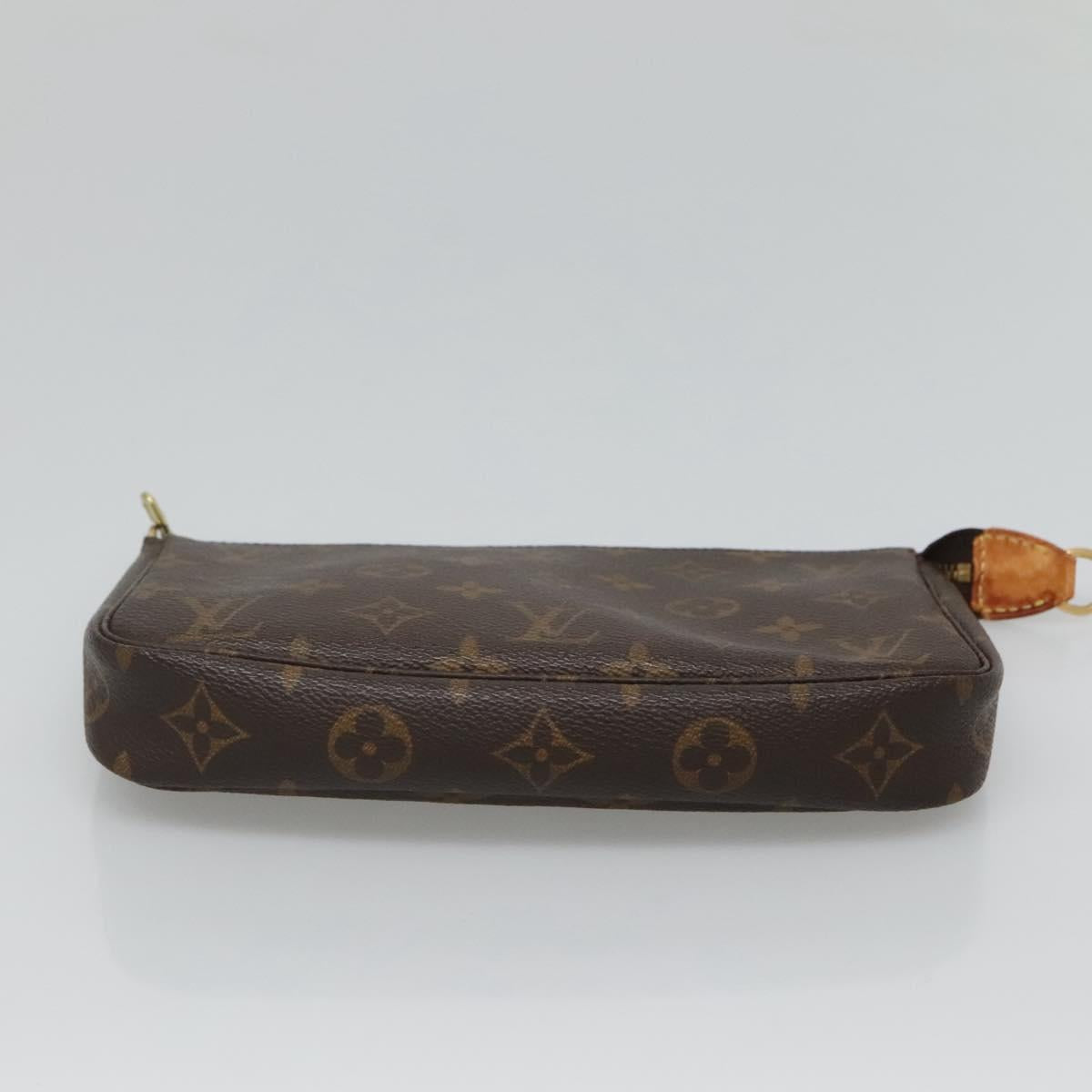 Monogram Pochette -tarvikepussi