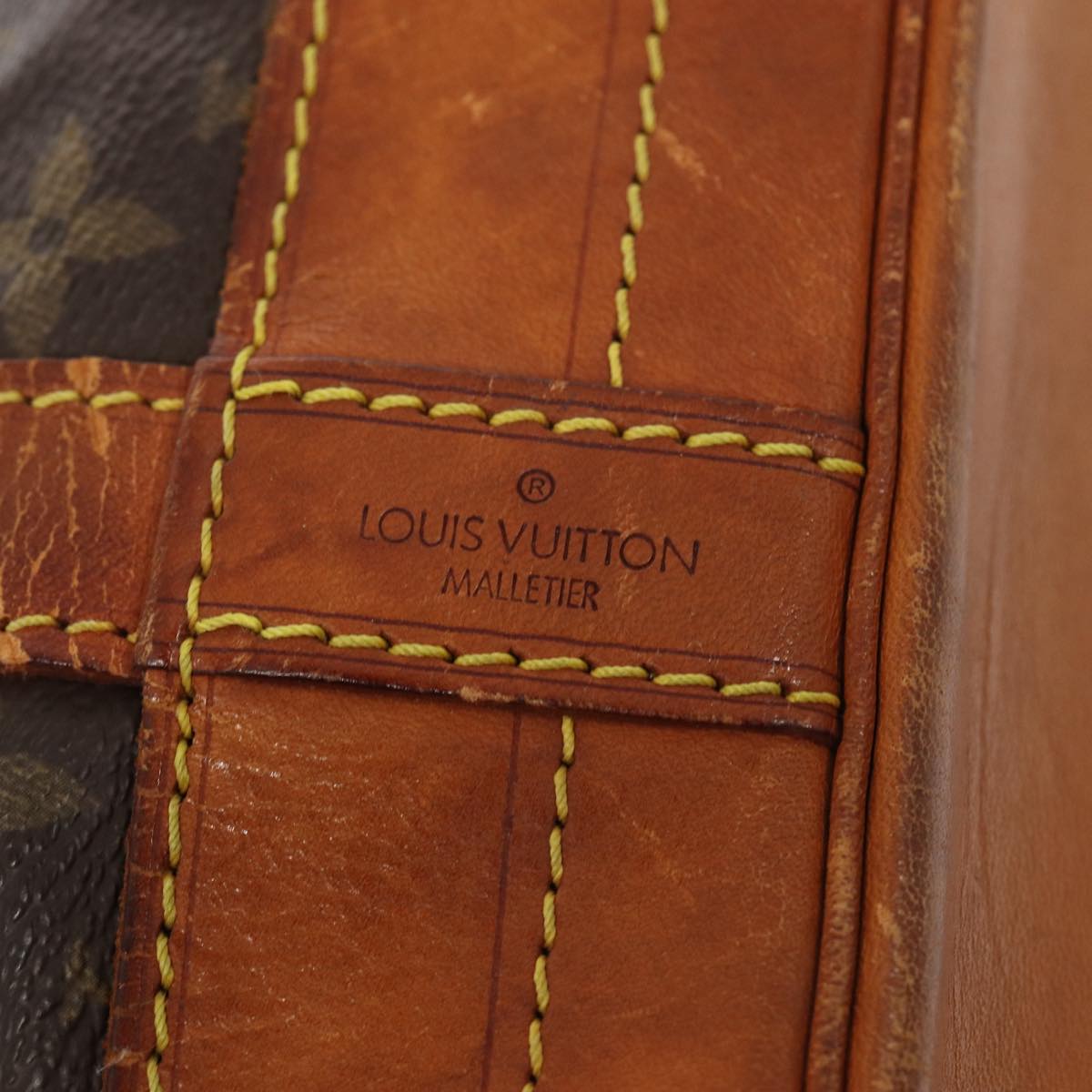 Monogrammi Noe Olkalaukku