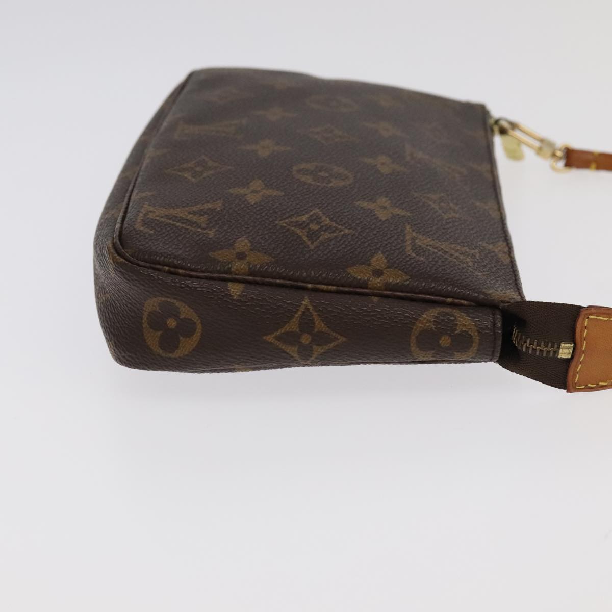 Monogram Pochette -tarvikepussi