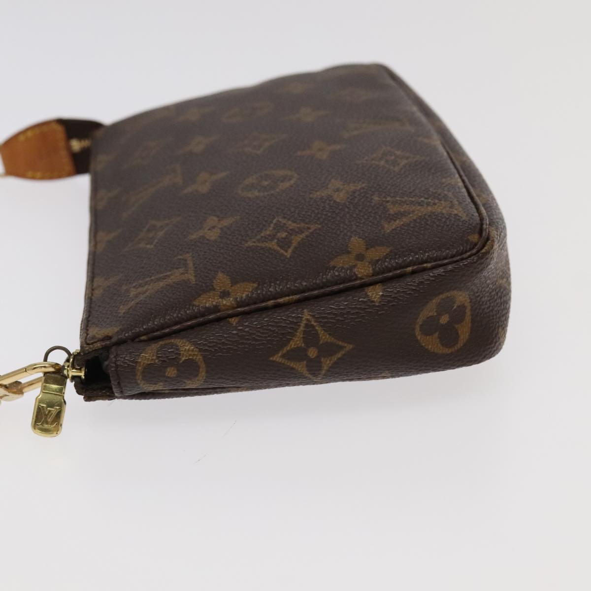 Monogram Pochette -tarvikepussi