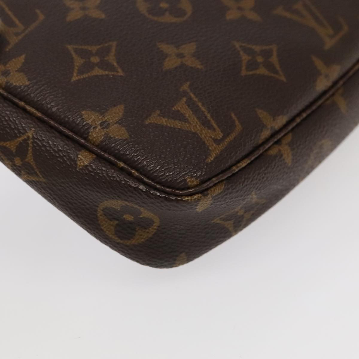 Monogram Pochette -tarvikepussi