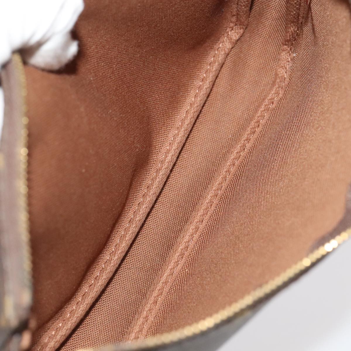 Monogram Pochette -tarvikepussi