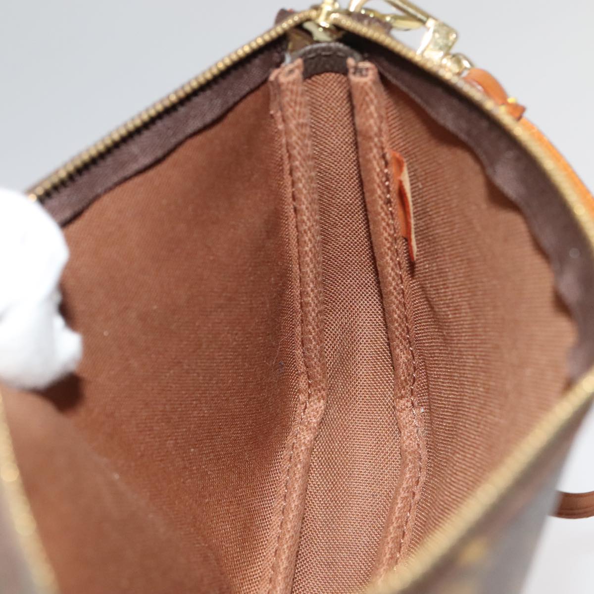 Monogram Pochette -tarvikepussi