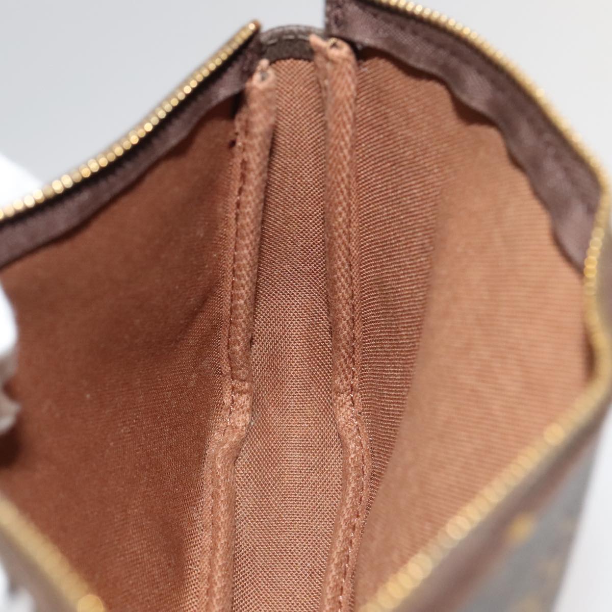 Monogram Pochette -tarvikepussi