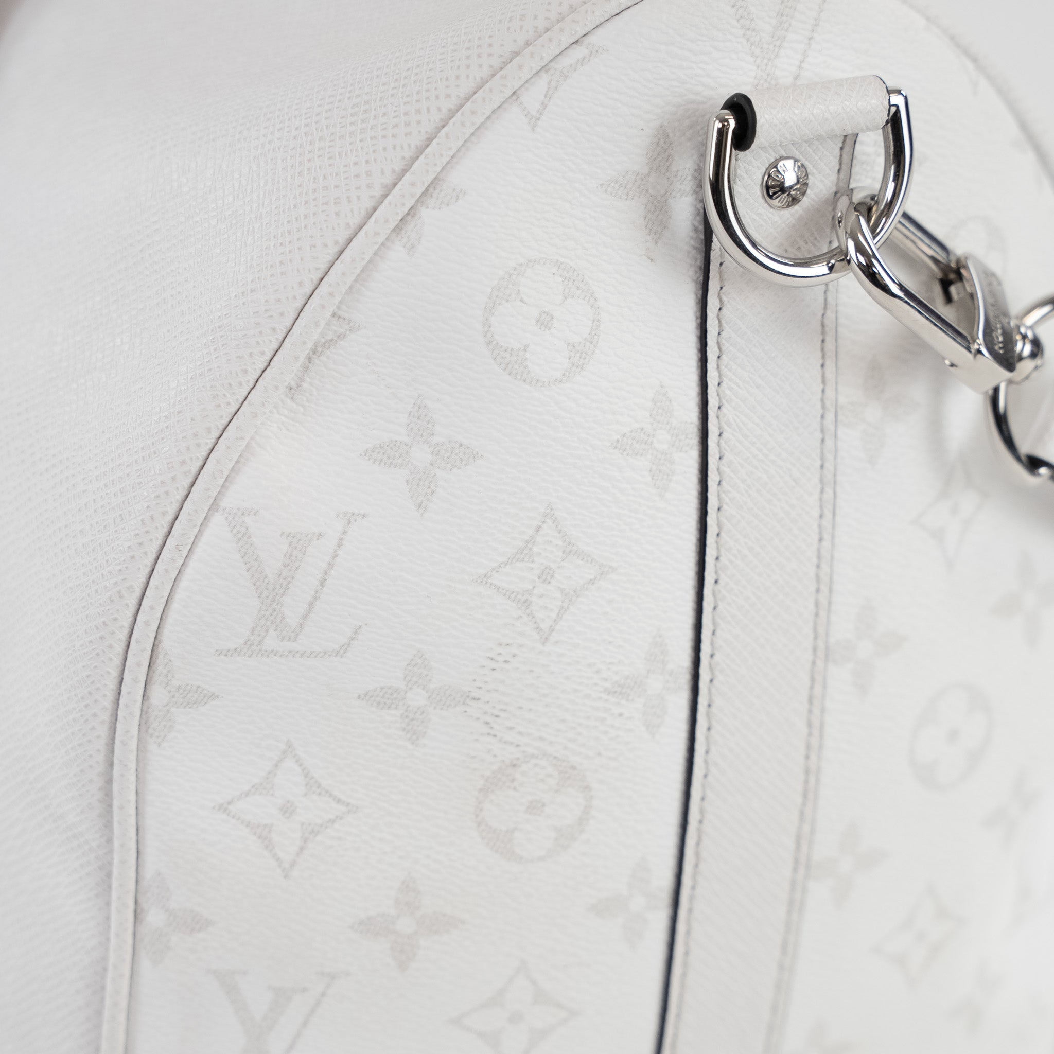 Handla Louis Vuitton Keepall Bandouliére 50 White online | Smidigt och enkelt på nätet - Merchsweden |