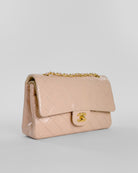 Handla Chanel Classic Matelasse 25 Chain Flap Bag Lamb Skin Beige online | Smidigt och enkelt på nätet - Merchsweden |