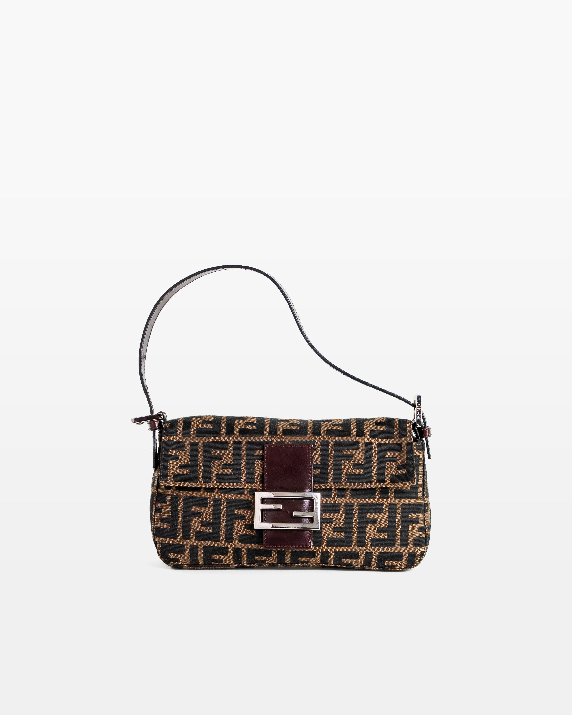 Handla Fendi Zucca Canvas Mamma Baguette Shoulder Bag online | Smidigt och enkelt på nätet - Merchsweden |