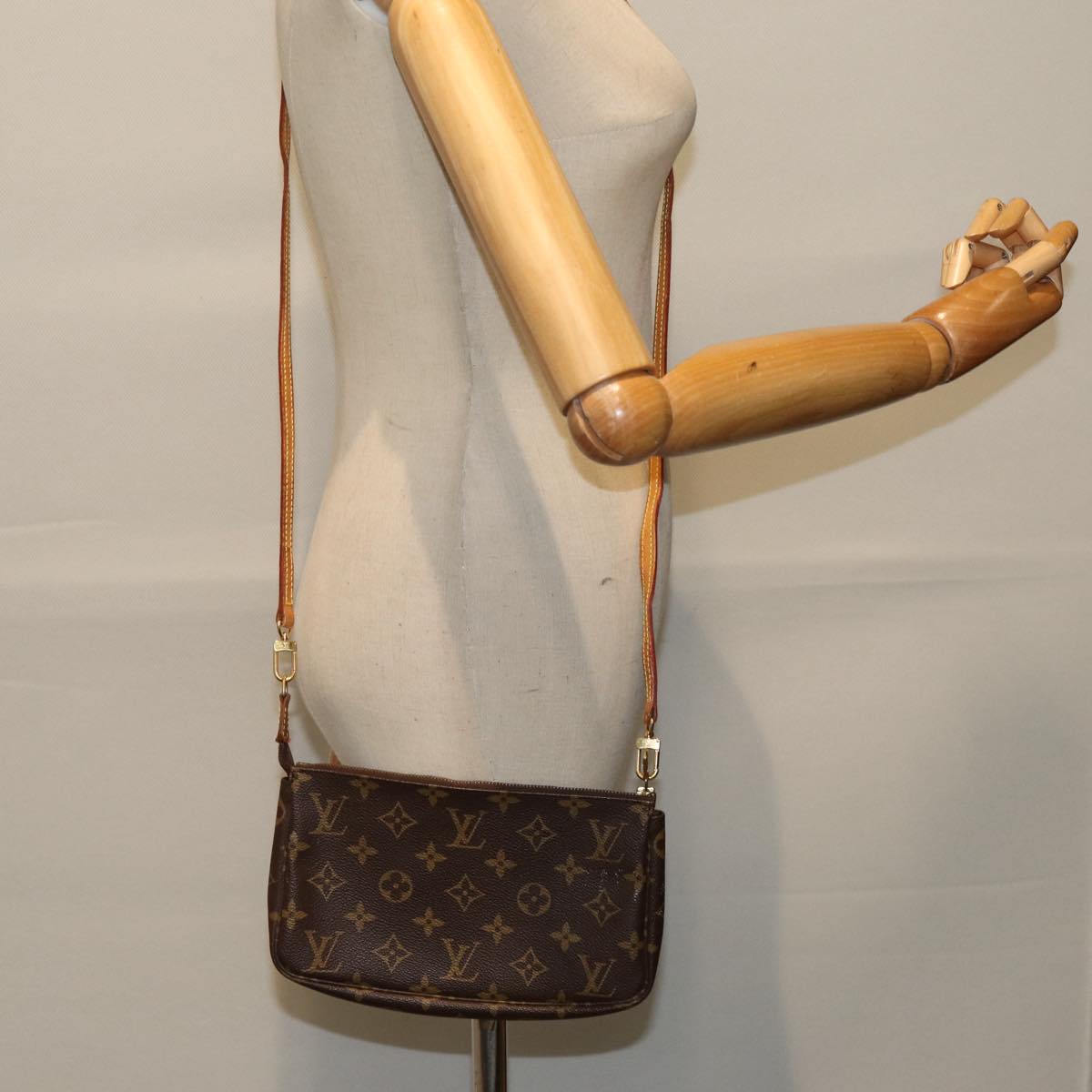 Monogram Pochette Accessoires Pouch