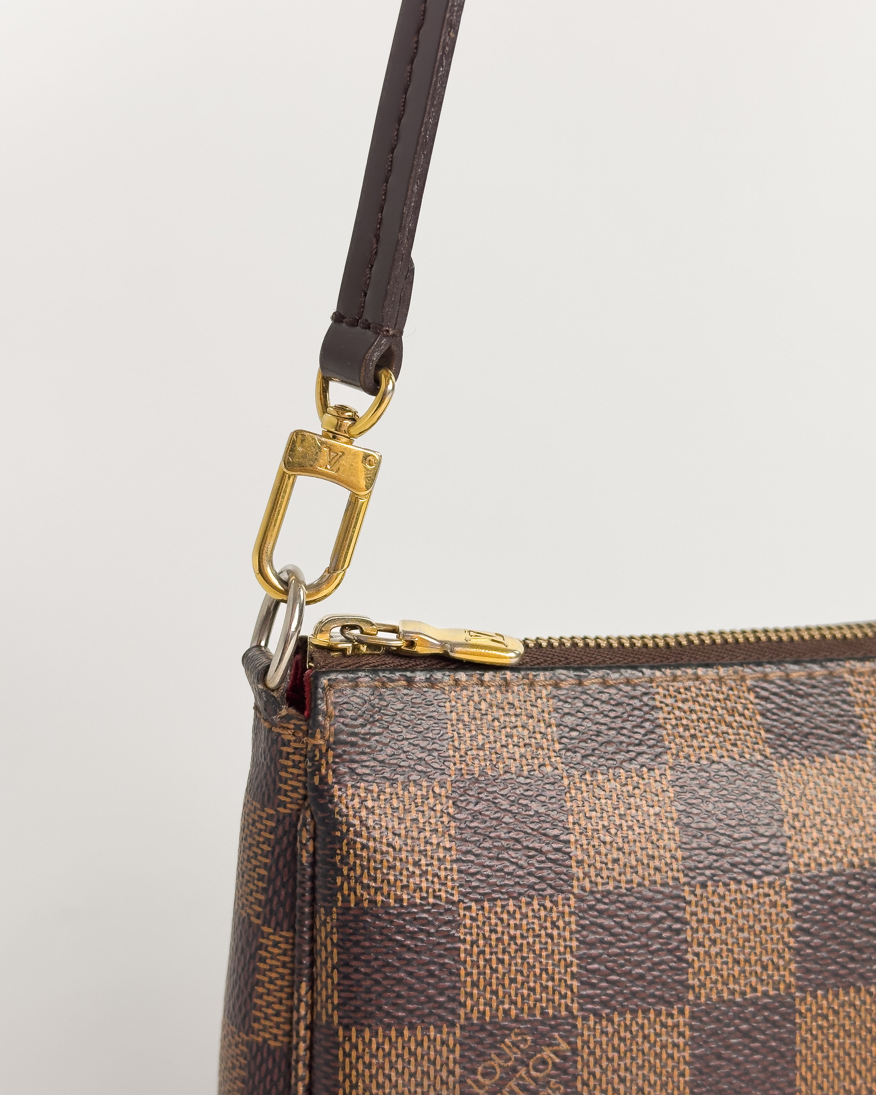 Handla Louis Vuitton Damier Ebene Pochette Accessoires Pouch online | Smidigt och enkelt på nätet - Merchsweden |