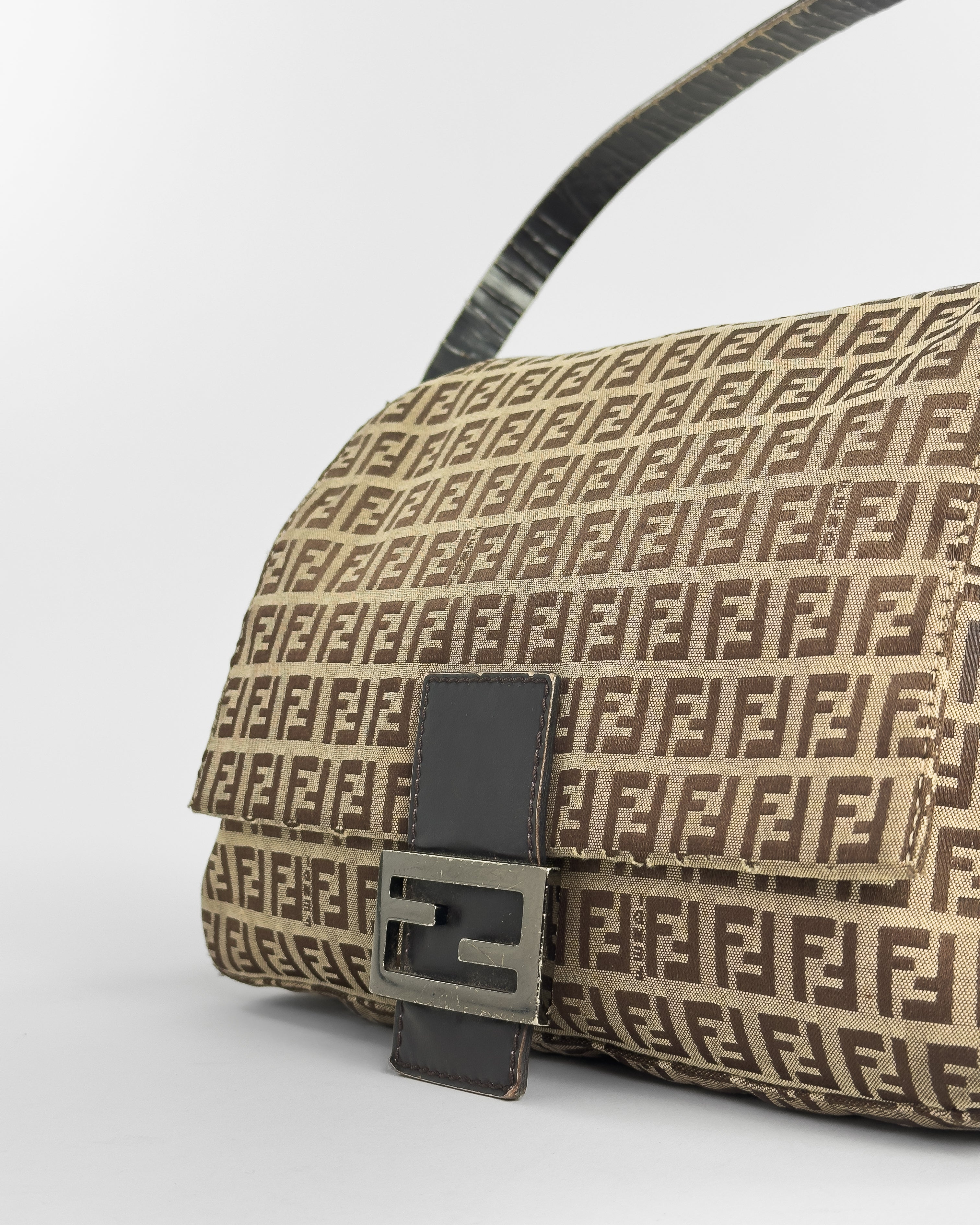 Handla Fendi Zucchino Canvas Mamma Baguette Shoulder Bag online | Smidigt och enkelt på nätet - Merchsweden |