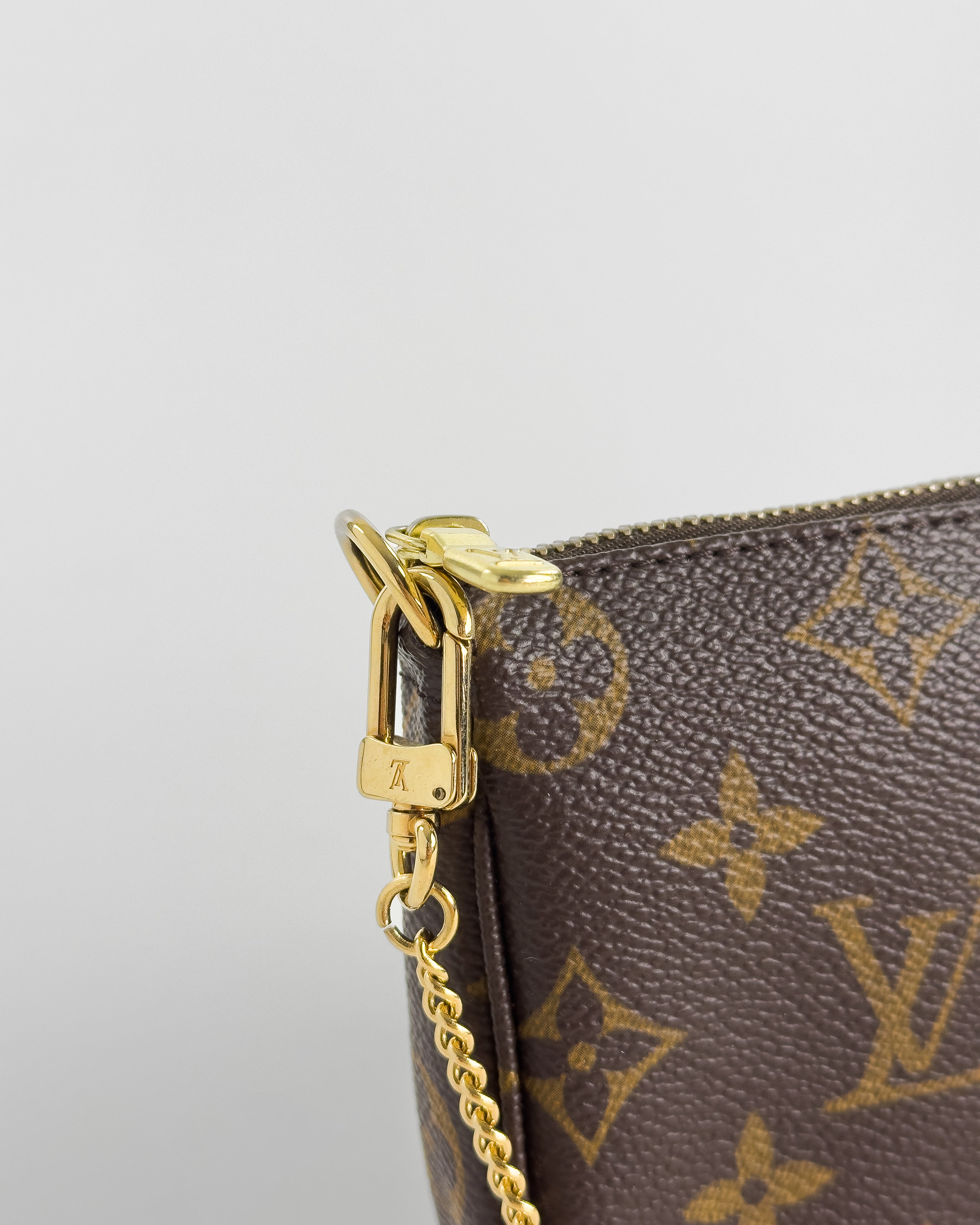 Handla Louis Vuitton Monogram Mini Pochette Accessoires Pouch online | Smidigt och enkelt på nätet - Merchsweden |