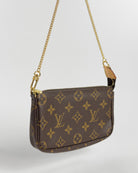 Handla Louis Vuitton Monogram Mini Pochette Accessoires Pouch online | Smidigt och enkelt på nätet - Merchsweden |