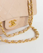 Handla Chanel Classic Matelasse 25 Chain Flap Bag Lamb Skin Beige online | Smidigt och enkelt på nätet - Merchsweden |