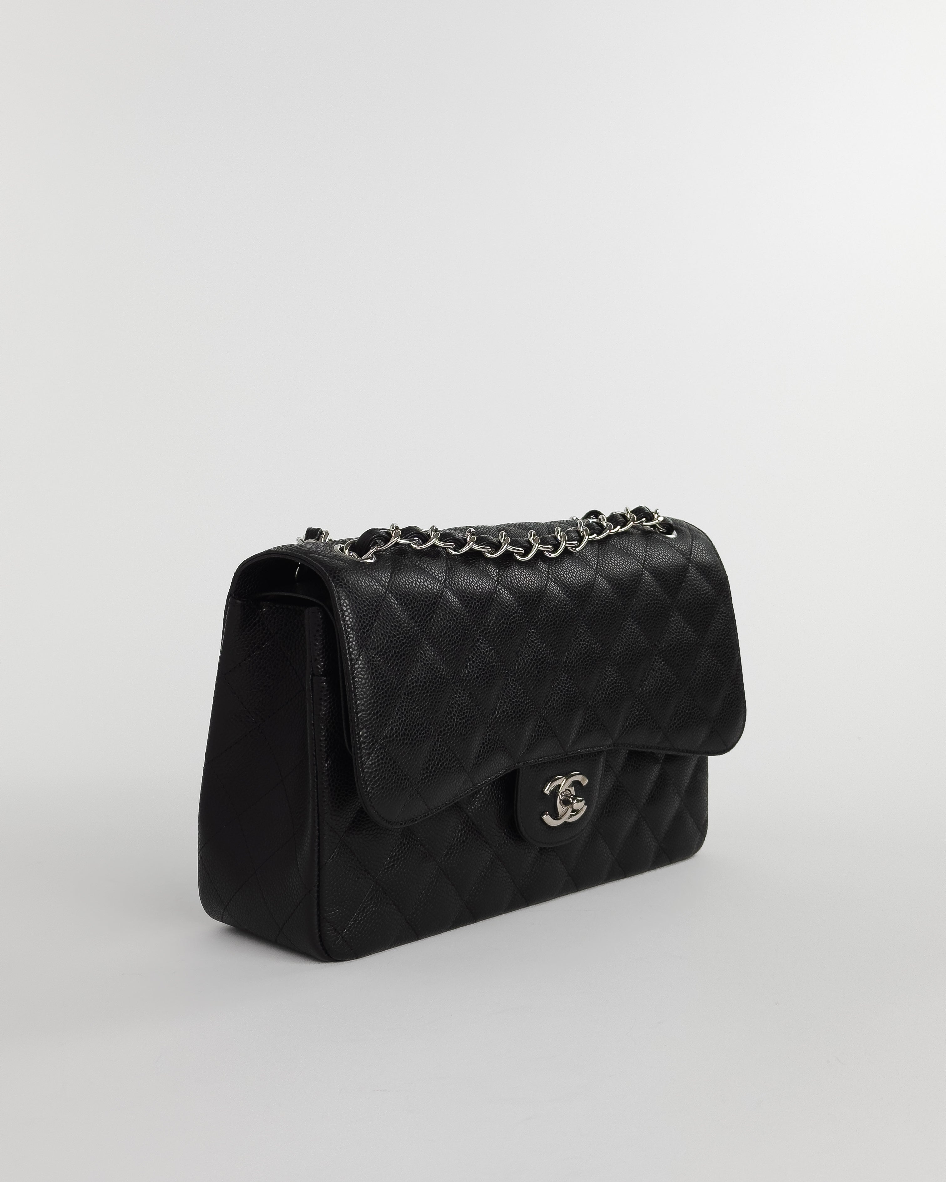 Handla Chanel Caviar Skin Chain Double Flap big Matelasse Shoulderbag Black online | Smidigt och enkelt på nätet - Merchsweden |