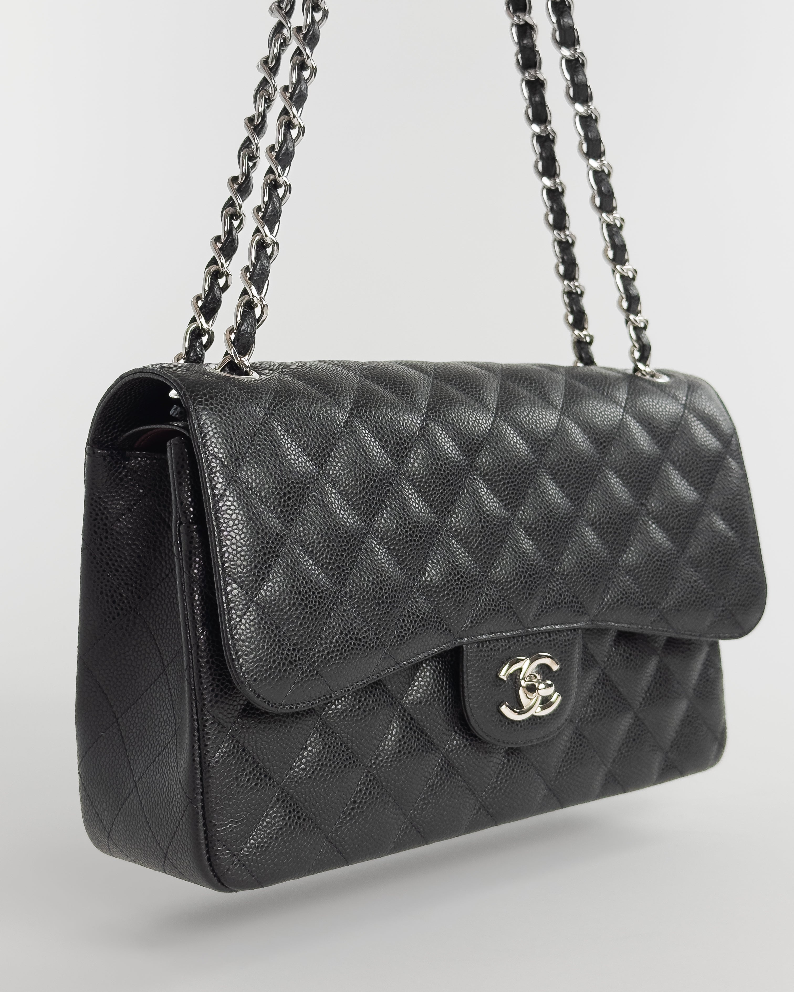 Handla Chanel Caviar Skin Chain Double Flap big Matelasse Shoulderbag Black online | Smidigt och enkelt på nätet - Merchsweden |