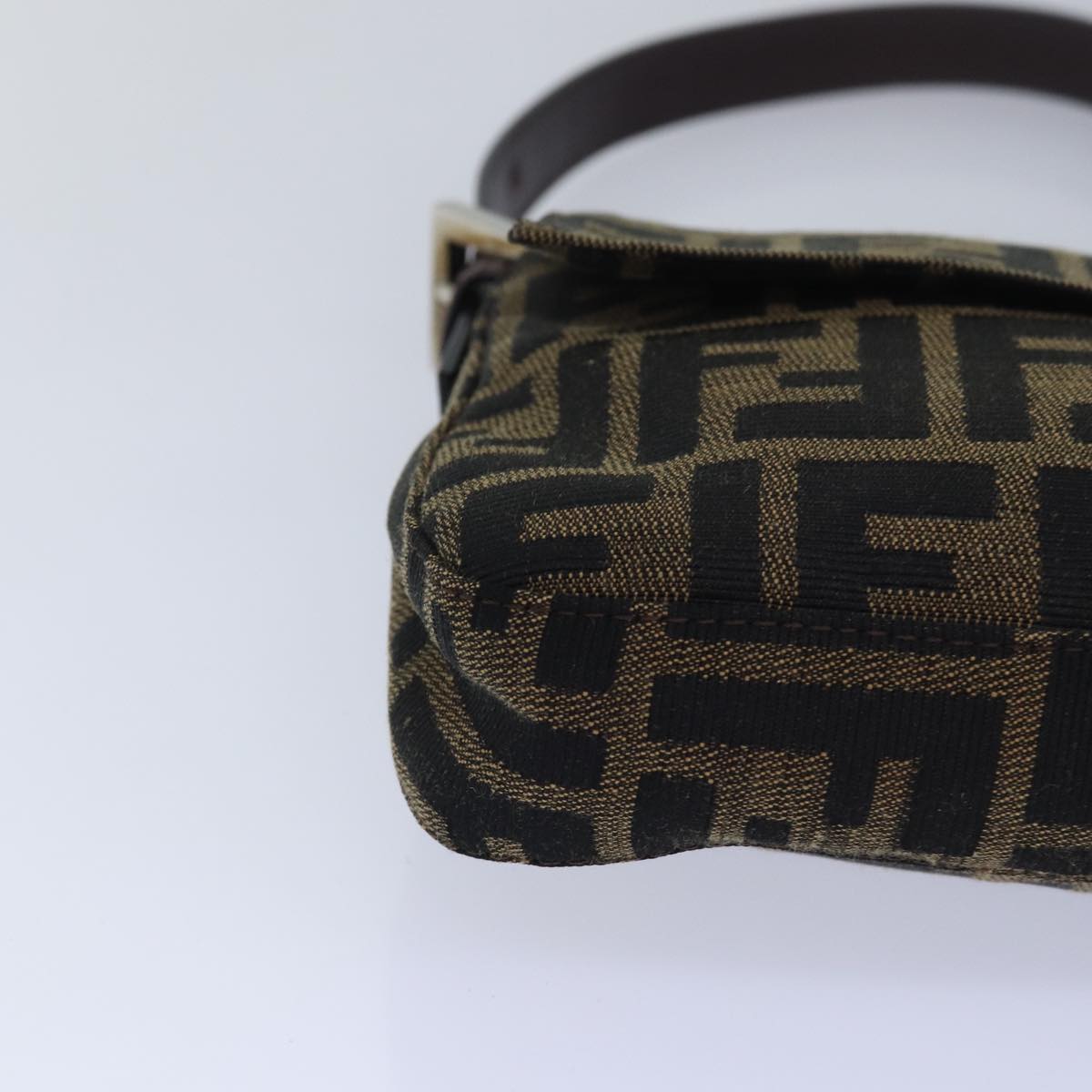 Handla Fendi Zucca Canvas Mamma Baguette Shoulder Bag online | Smidigt och enkelt på nätet - Merchsweden |