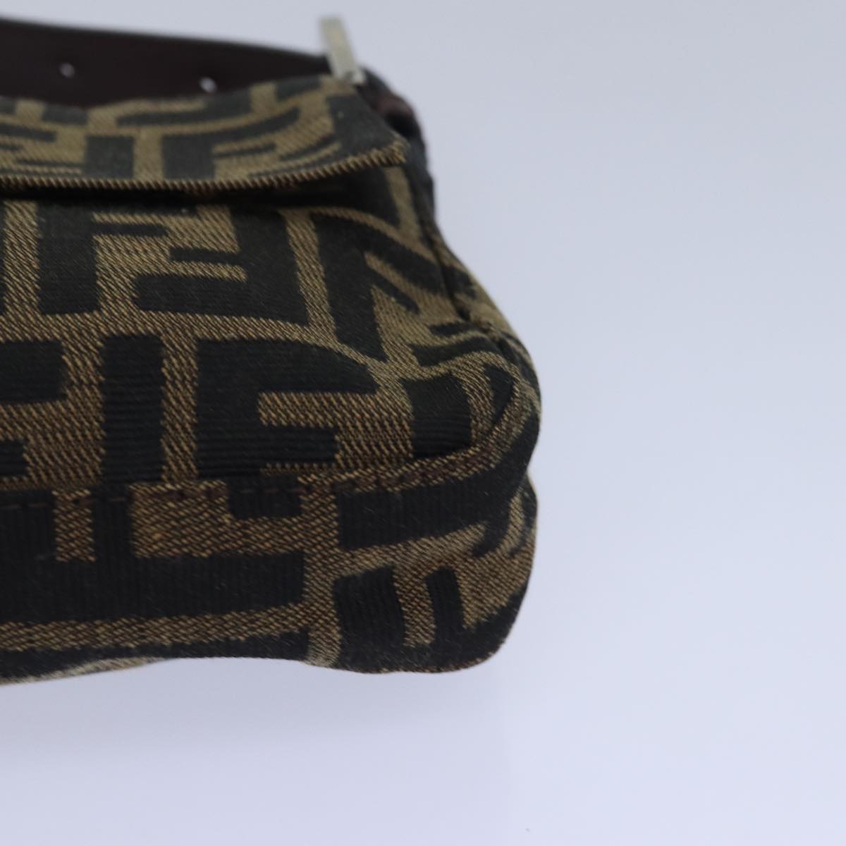 Handla Fendi Zucca Canvas Mamma Baguette Shoulder Bag online | Smidigt och enkelt på nätet - Merchsweden |