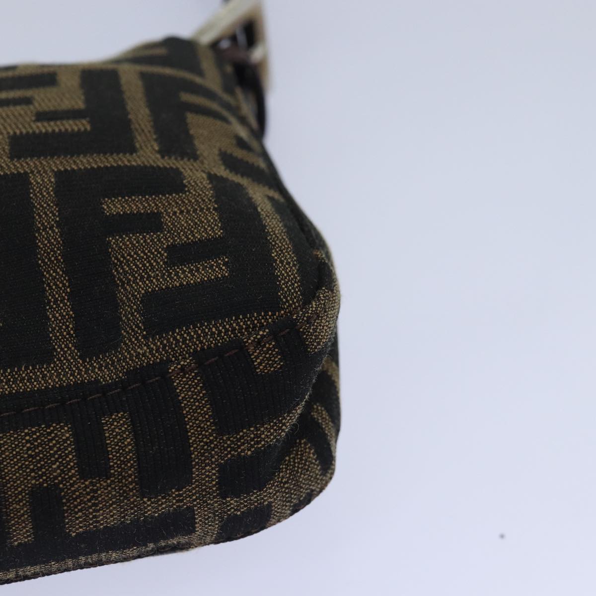 Handla Fendi Zucca Canvas Mamma Baguette Shoulder Bag online | Smidigt och enkelt på nätet - Merchsweden |